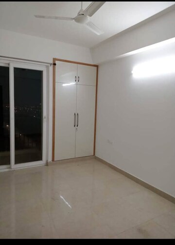 Room in 3 BHK Apartment at Mahagun Mywoods, Sector 16c Greater Noida – for Rent