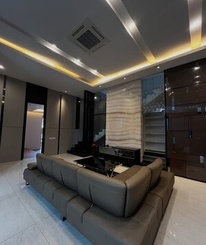 Master Bedroom in 3 BHK Builder Floor at Sector 33 – for Sale