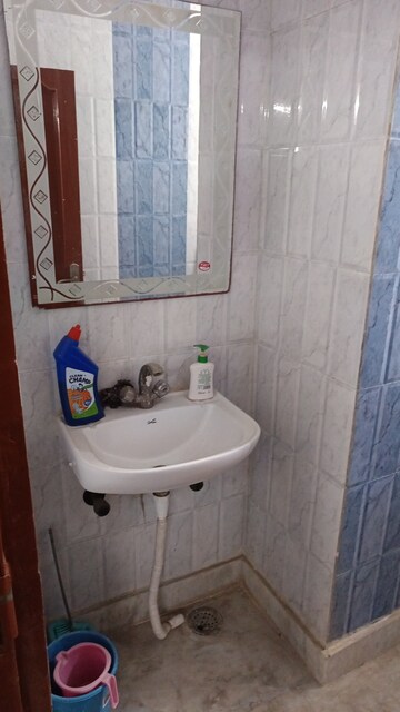 Bathroom in 2 BHK Builder Floor at Patel Nagar – for Rent