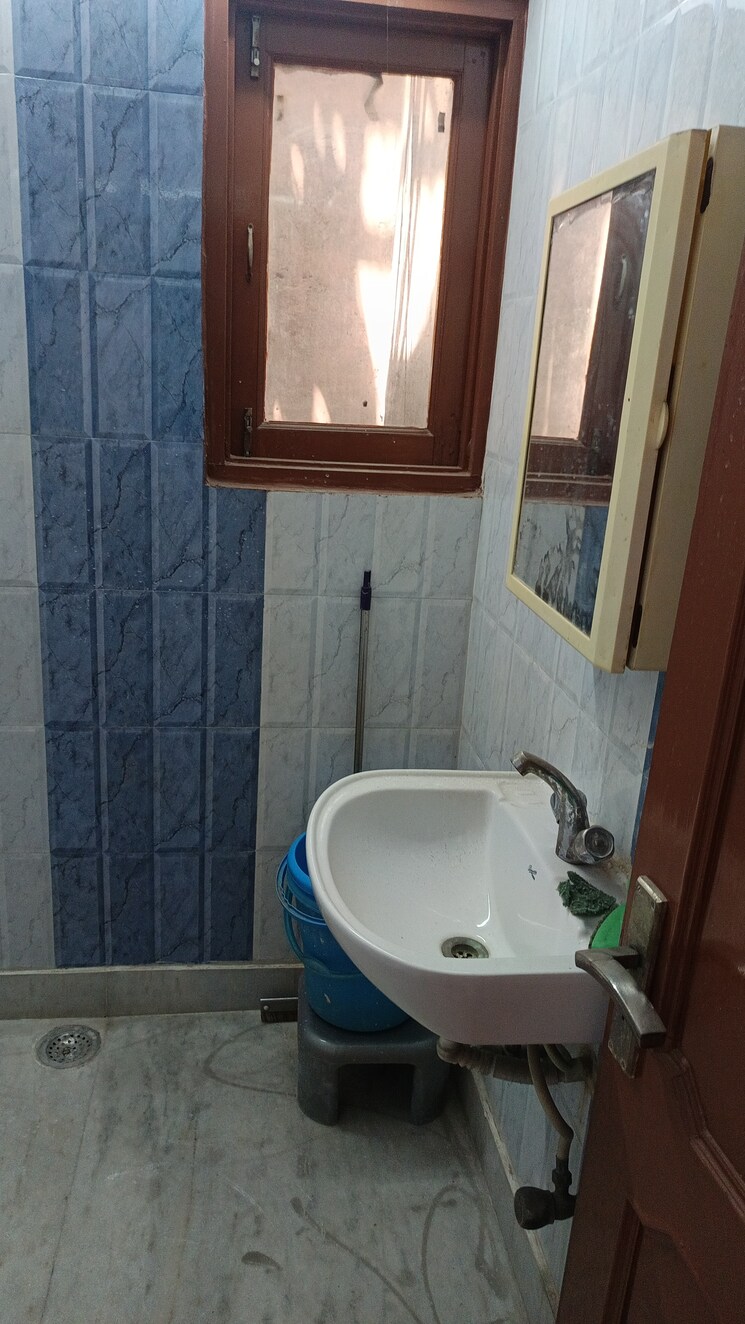 Bathroom, patel nagar 2 Bedroom 1100 Sq.Ft. Builder Floor In Patel Nagar Delhi 8771995