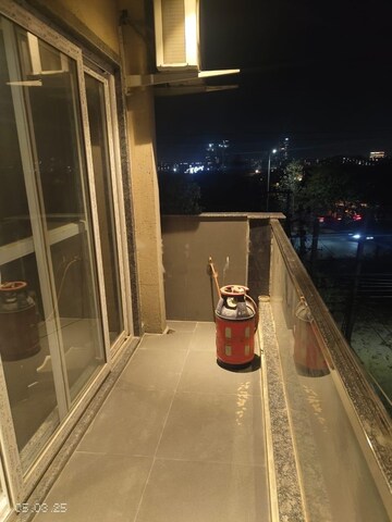Furnished Amenities in 3 BHK Apartment at Kriti CGHS, Sector 21c – for Rent