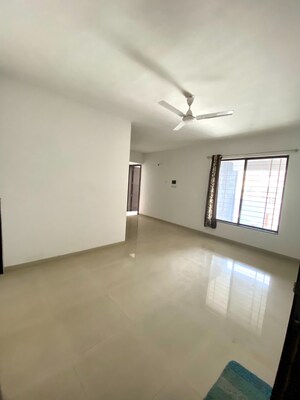 2 BHK Apartment For Sale in 33 Milestone, Wakad