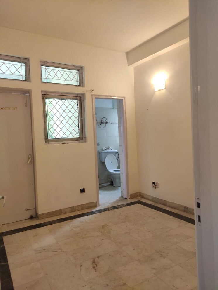 Room, sector 56 2 Bedroom 172 Sq.Yd. Independent House In Sector 56 Gurgaon 8772081