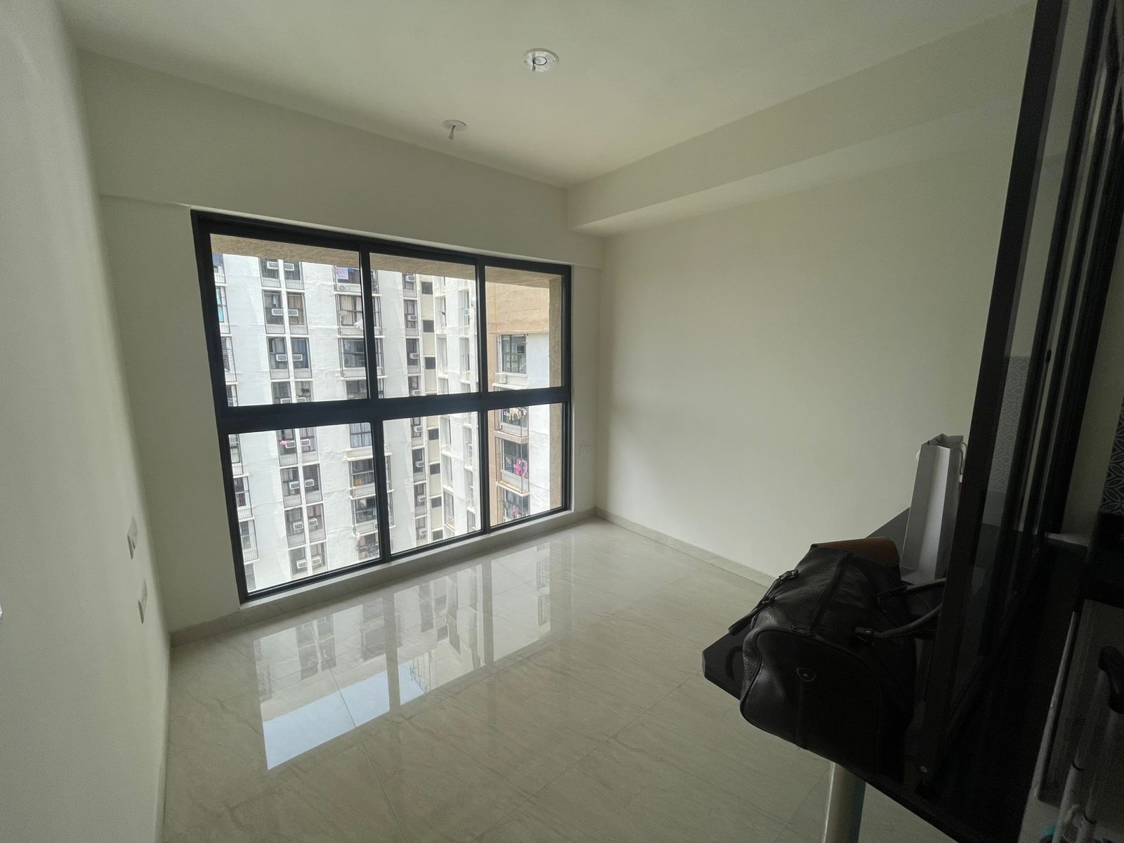 1 BHK 350 Sq.Ft. Apartment in Lodha Crown Kolshet