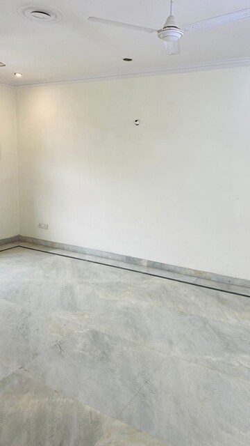 Room in 2 BHK Builder Floor at Green Park – for Rent