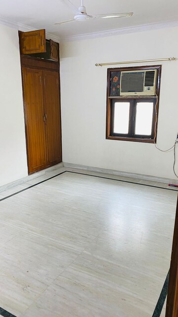Room in 2 BHK Builder Floor at Green Park – for Rent
