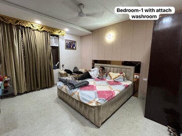 Bedroom in 3 BHK Builder Floor at Sector 37 – for Rent
