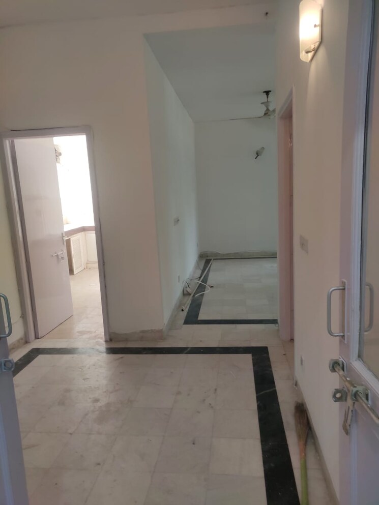 Bathroom, sector 57 3 Bedroom 300 Sq.Yd. Independent House In Sector 57 Gurgaon 8772317