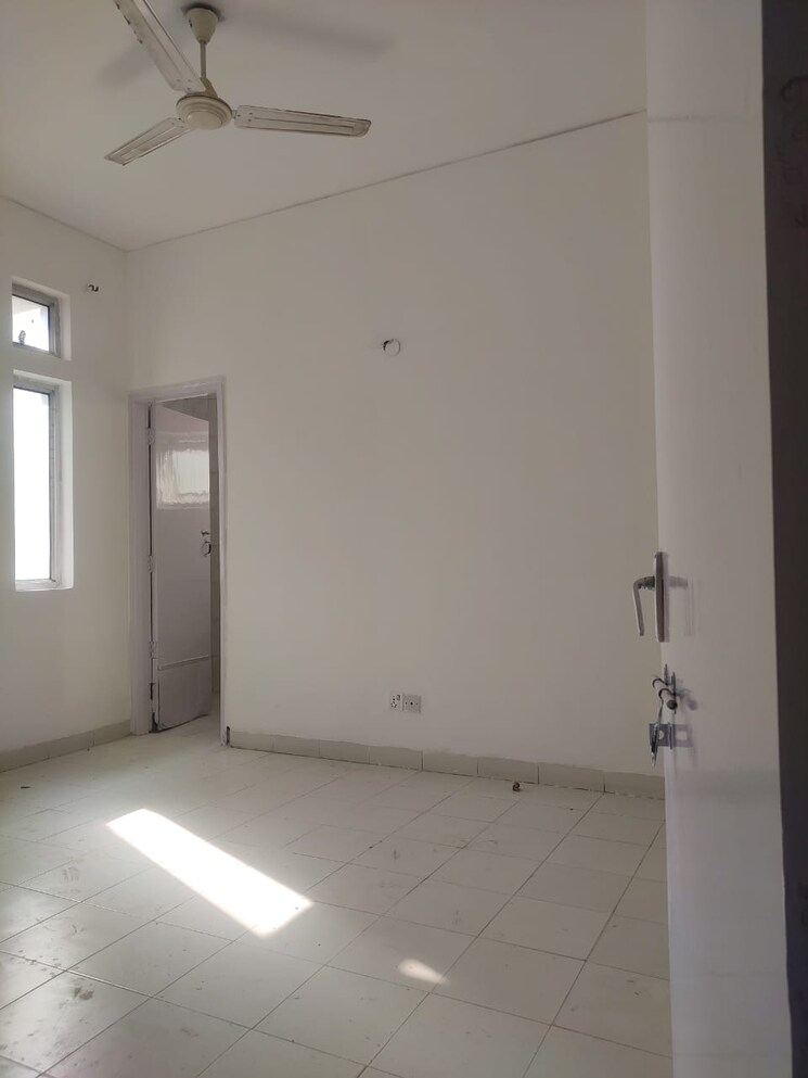 Room, sector 57 3 Bedroom 300 Sq.Yd. Independent House In Sector 57 Gurgaon 8772317