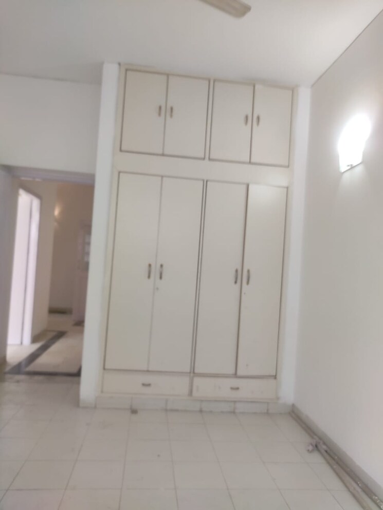 Room, sector 57 3 Bedroom 300 Sq.Yd. Independent House In Sector 57 Gurgaon 8772317