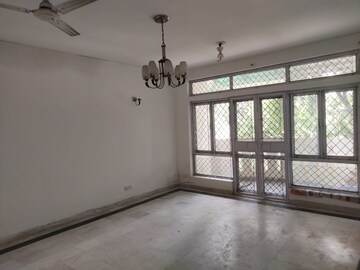 Room in 3 BHK Independent House at Sector 57 – for Rent