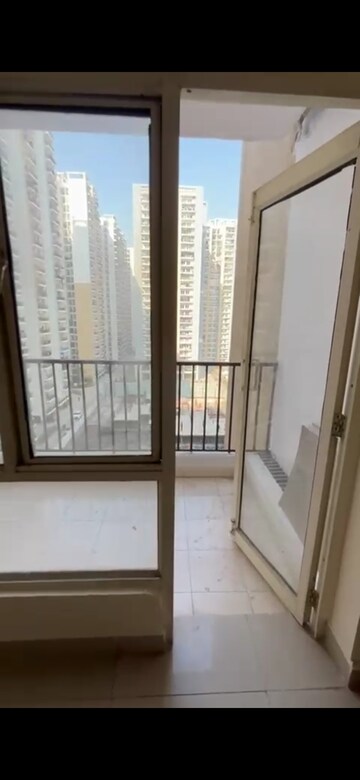Room in 3 BHK Apartment at Ajnara Homes, Sector 16b Greater Noida – for Rent