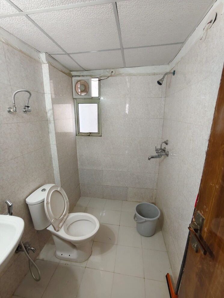 Bathroom, ajnara-homes 3 Bedroom 1595 Sq.Ft. Apartment In Sector 16b Greater Noida Greater Noida 8772315