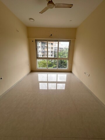 Room in 2 BHK Apartment at Gundecha Trillium, Kandivali East – for Rent