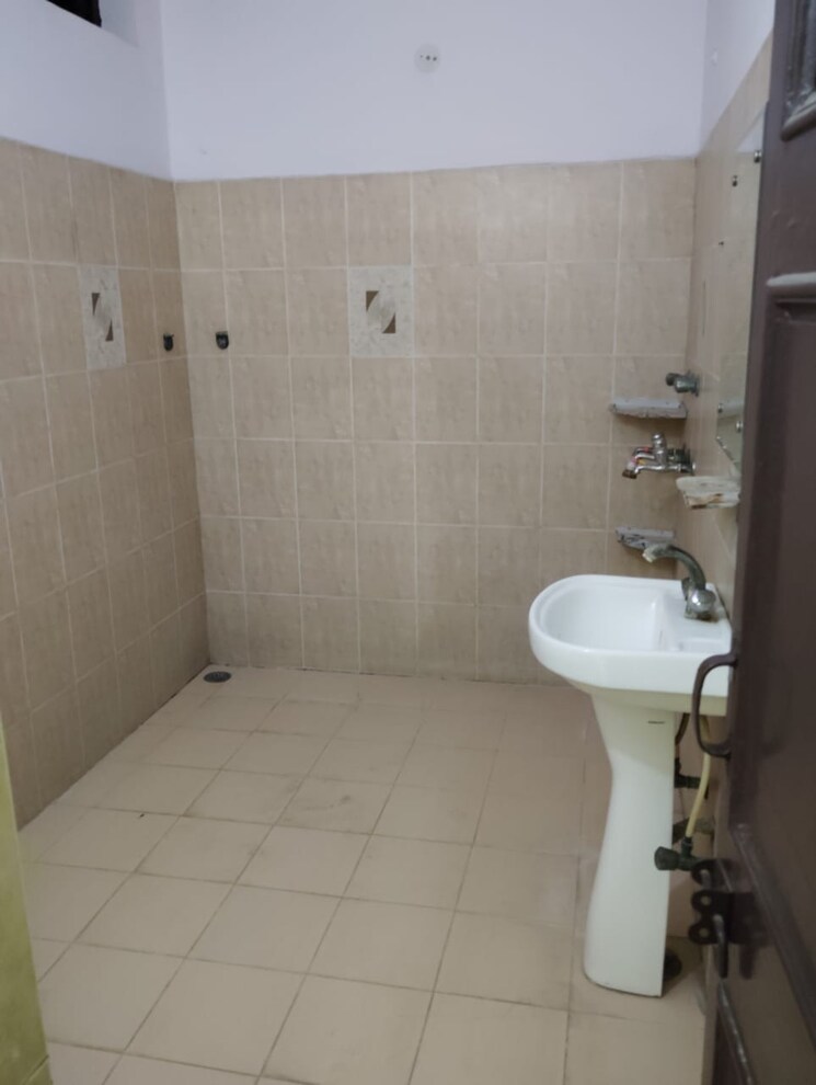 Bathroom, sector 16 a 1 Bedroom 800 Sq.Ft. Independent House In Sector 16 A Faridabad 8772359