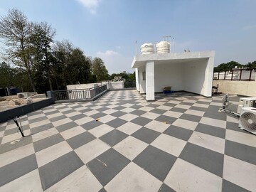 Parking in 2 BHK Builder Floor at Sector 63 – for Rent