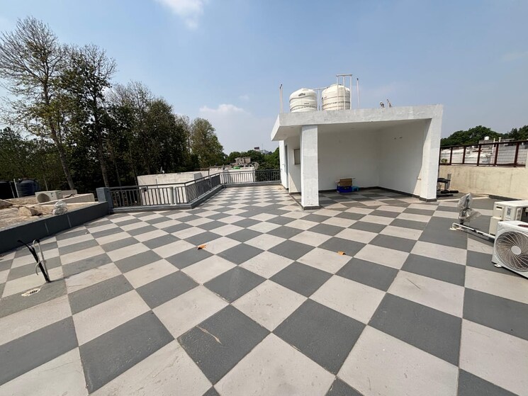  Parking, sector 63 2 Bedroom 2500 Sq.Ft. Builder Floor In Sector 63 Chandigarh 8772364