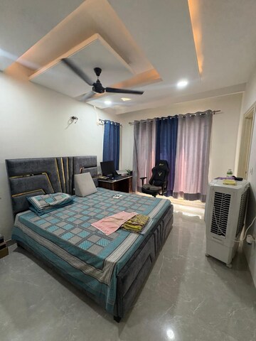 Bedroom in 2 BHK Builder Floor at Sector 63 – for Rent