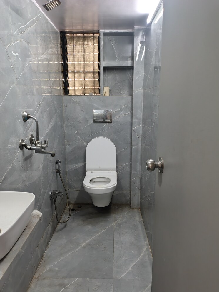 Bathroom, suyog-chs-andheri 1 Bedroom 520 Sq.Ft. Apartment In Andheri West Mumbai 8772510