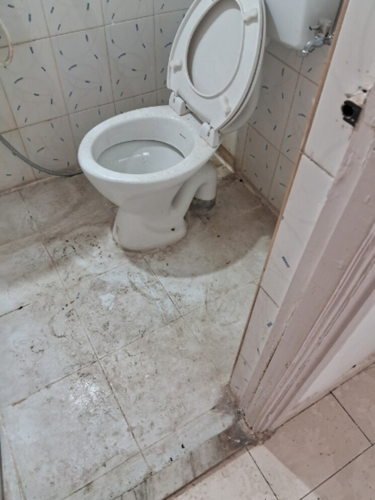 Bathroom, aundh 2 Bedroom 950 Sq.Ft. Apartment In Aundh Pune 8772400