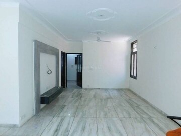 Room in 6 BHK Independent House at New Friends Colony – for Rent