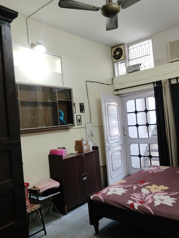 Kitchen in 1 BHK Builder Floor at Sector 33 – for Rent