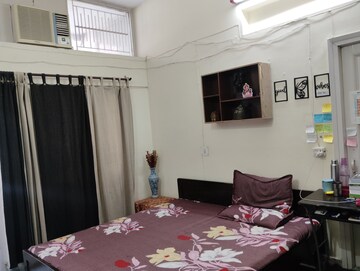 Bedroom in 1 BHK Builder Floor at Sector 33 – for Rent
