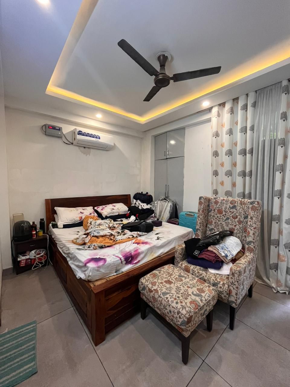 2 BHK Apartment For Sale in Express View Apartment
