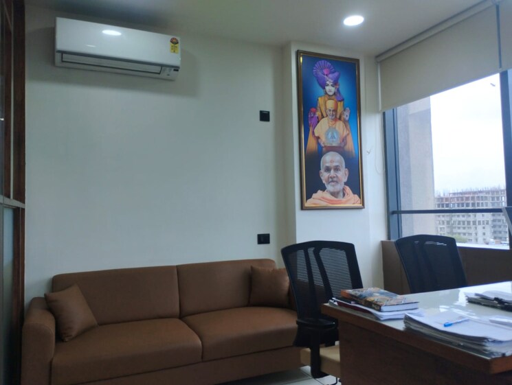 undefined, united-world-trade-tower Commercial Office Space 680 Sq.Ft. In Makarba Ahmedabad 8772544