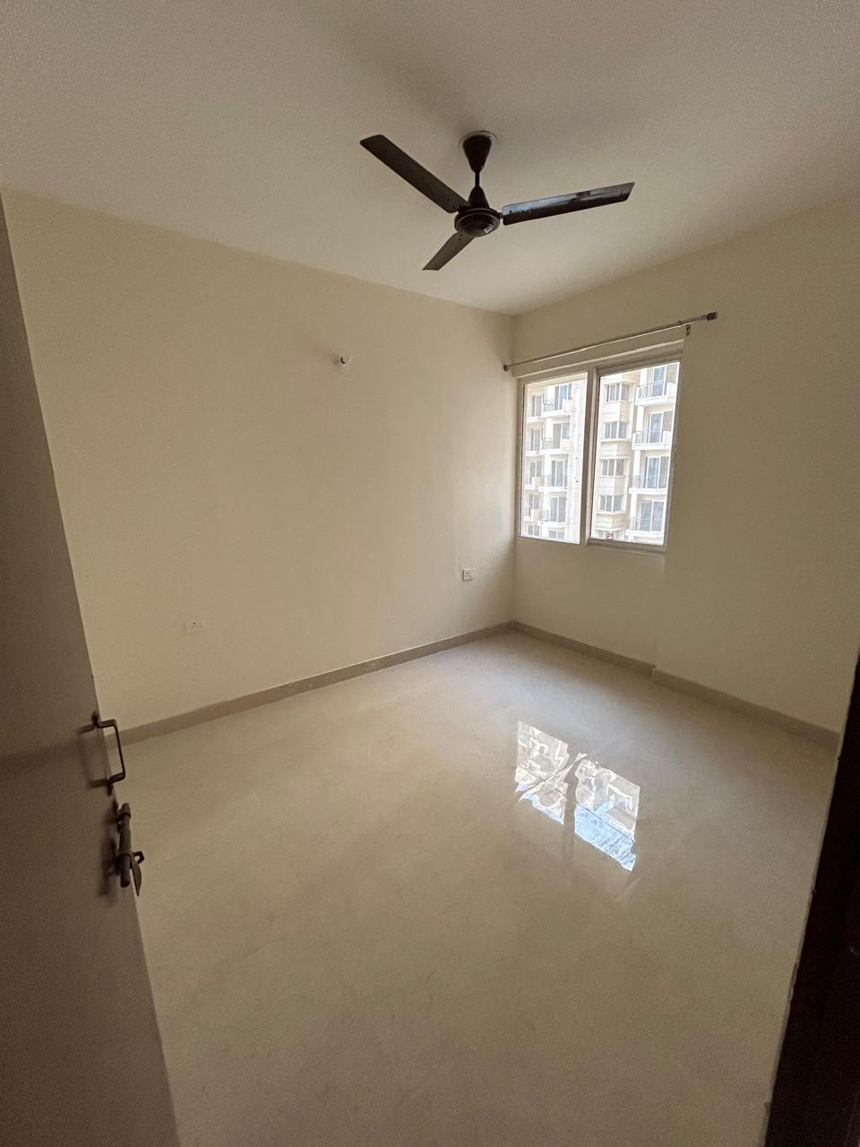 2 BHK Apartment For Rent in Signature Global The Roselia