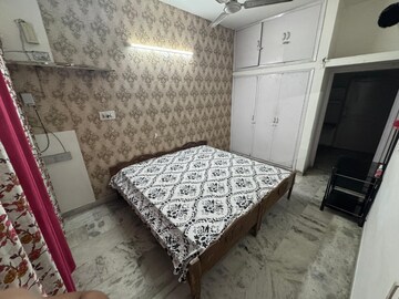 Bedroom in 2 BHK Builder Floor at Sector 37 – for Rent