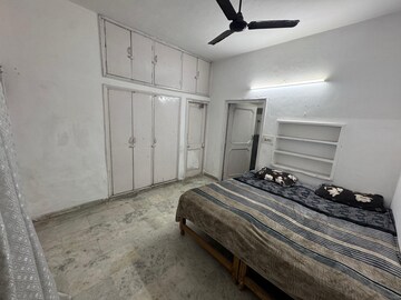 Bedroom in 2 BHK Builder Floor at Sector 37 – for Rent