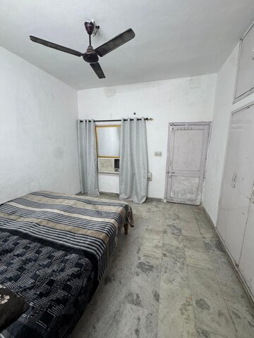 Bedroom in 2 BHK Builder Floor at Sector 37 – for Rent