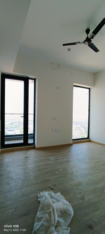 Room in 4 BHK Apartment at Apex The Rio, Ahinsa Khand 2 – for Rent