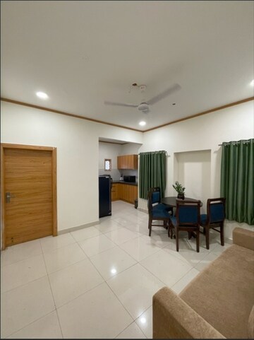 Living Room in 2 BHK Apartment at Sindhi Colony Ulsoor, Halasuru – for Rent