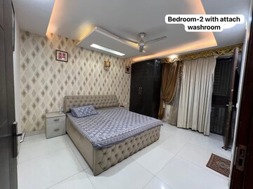 Master Bedroom in 3 BHK Builder Floor at Green Fields Colony – for Rent