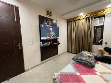 Bedroom in 3 BHK Builder Floor at Green Fields Colony – for Rent
