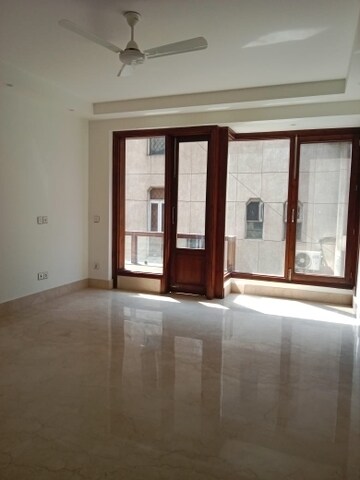 Room in 4 BHK Builder Floor at New Friends Colony – for Rent