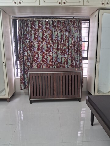 Room in 2 BHK Apartment at Shirine Garden Co Operative Housing Society Ltd, Aundh – for Rent