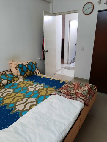Bedroom in 2 BHK Apartment at Memnagar – for Rent