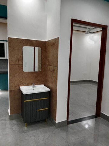 Room in 2 BHK Builder Floor at Sector 18 – for Rent