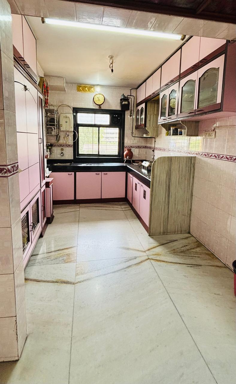 3 BHK + Extra Room 900 Sq.Ft. Apartment in Rashmi Complex Teen Hath Naka