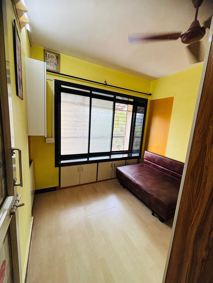 Room, rashmi-complex-teen-hath-naka 3 Bedroom 900 Sq.Ft. Apartment In Dharamveer Nagar Thane 8772768