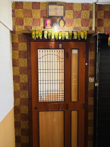 Bedroom in 3 BHK Apartment at Rashmi Complex Teen Hath Naka, Dharamveer Nagar – for Rent