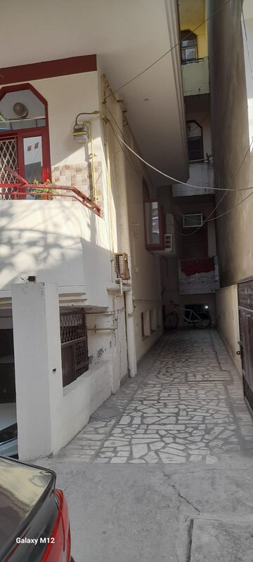 Bathroom in 1.5 BHK Builder Floor at Vaishali Sector 5 – for Rent