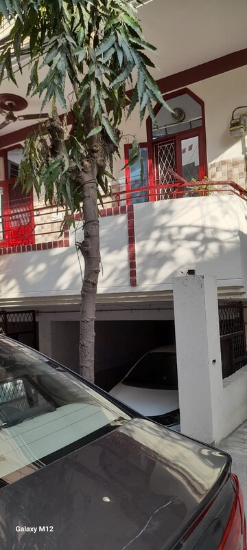 Balcony in 1.5 BHK Builder Floor at Vaishali Sector 5 – for Rent
