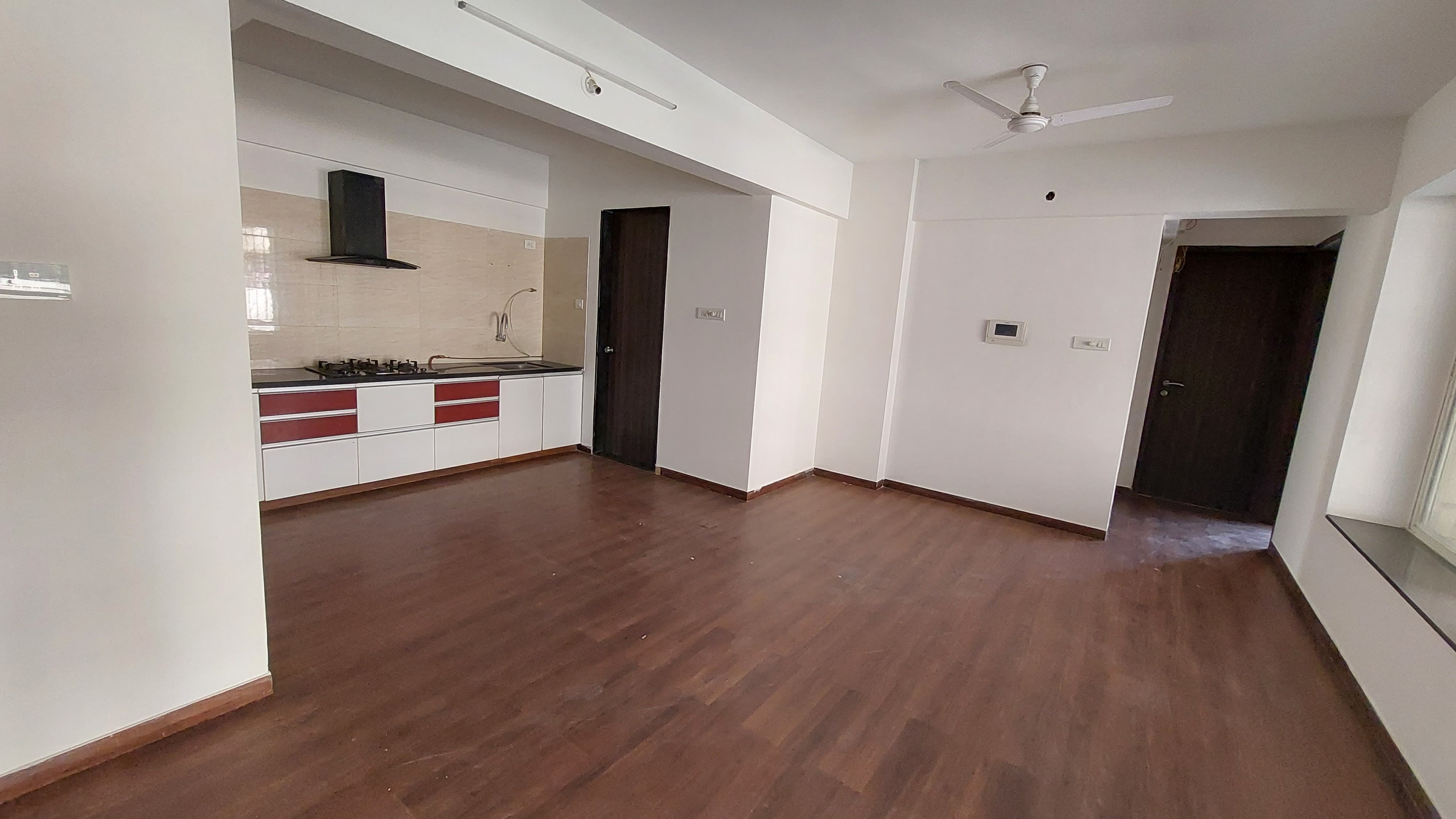 2 BHK + Extra Room Apartment For Sale in Metro Jazz