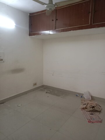 Room in 1.5 BHK Apartment at RWA Qutab Enclave, Katwaria Sarai – for Rent