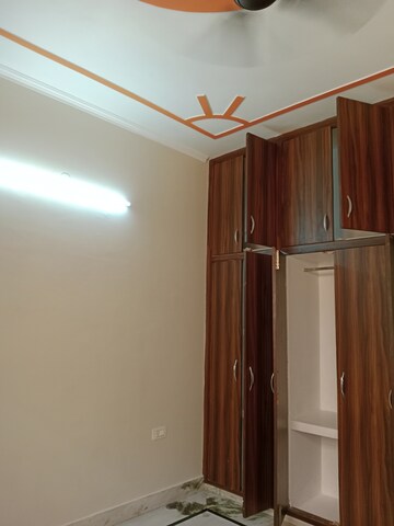 Room in 2 BHK Builder Floor at Sector 18 – for Rent