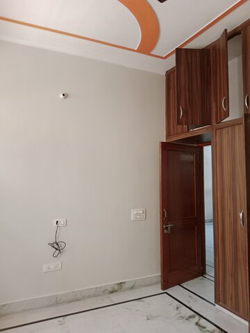 Room in 2 BHK Builder Floor at Sector 18 – for Rent